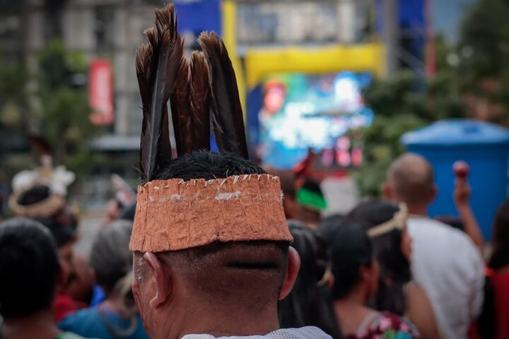 Informe fotográfico | Marcha multitudinaria en Caracas: Venezuela rinde homenaje a la resistencia indígena