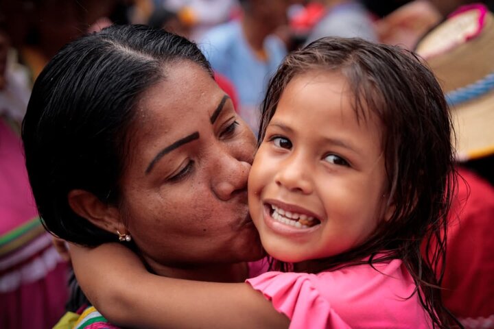 Informe fotográfico | Marcha multitudinaria en Caracas: Venezuela rinde homenaje a la resistencia indígena