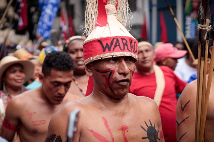 Informe fotográfico | Marcha multitudinaria en Caracas: Venezuela rinde homenaje a la resistencia indígena