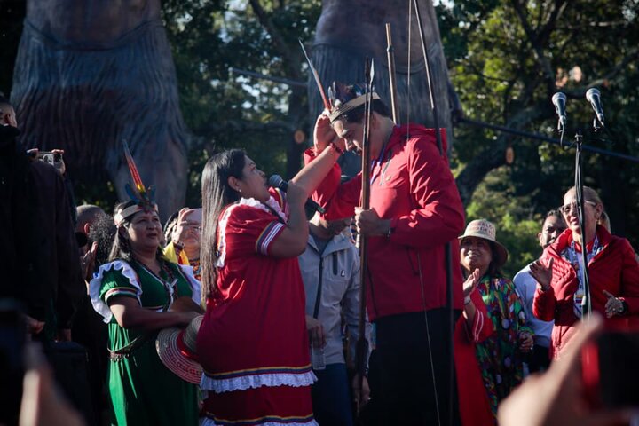 Informe fotográfico | Marcha multitudinaria en Caracas: Venezuela rinde homenaje a la resistencia indígena