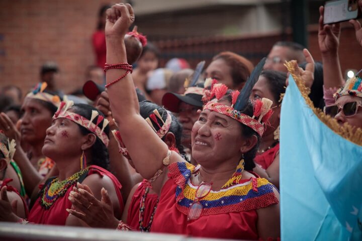 Informe fotográfico | Marcha multitudinaria en Caracas: Venezuela rinde homenaje a la resistencia indígena