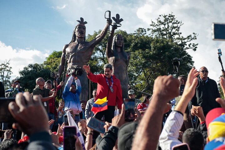 Informe fotográfico | Marcha multitudinaria en Caracas: Venezuela rinde homenaje a la resistencia indígena