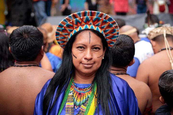 Informe fotográfico | Marcha multitudinaria en Caracas: Venezuela rinde homenaje a la resistencia indígena