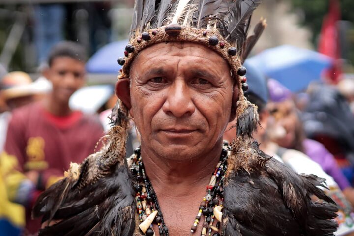 Informe fotográfico | Marcha multitudinaria en Caracas: Venezuela rinde homenaje a la resistencia indígena