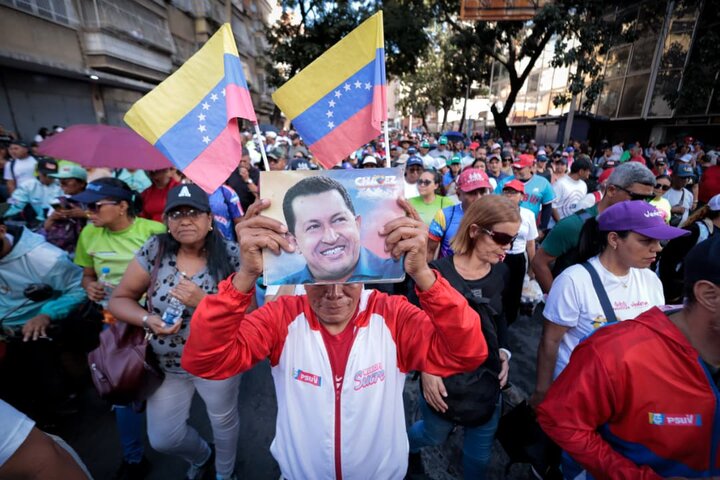 Informe fotográfico | Marcha multitudinaria en Caracas: Venezuela rinde homenaje a la resistencia indígena