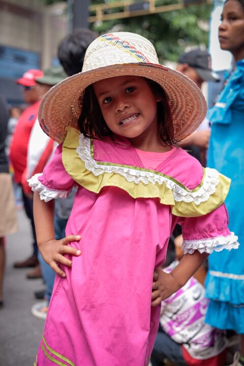 Informe fotográfico | Marcha multitudinaria en Caracas: Venezuela rinde homenaje a la resistencia indígena