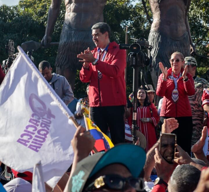 Informe fotográfico | Marcha multitudinaria en Caracas: Venezuela rinde homenaje a la resistencia indígena