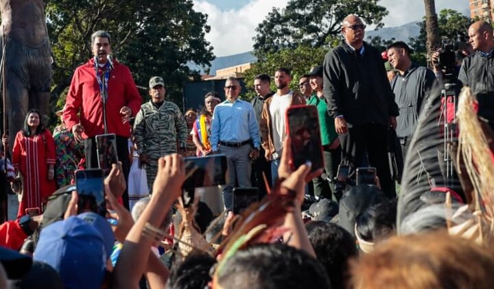 Informe fotográfico | Marcha multitudinaria en Caracas: Venezuela rinde homenaje a la resistencia indígena