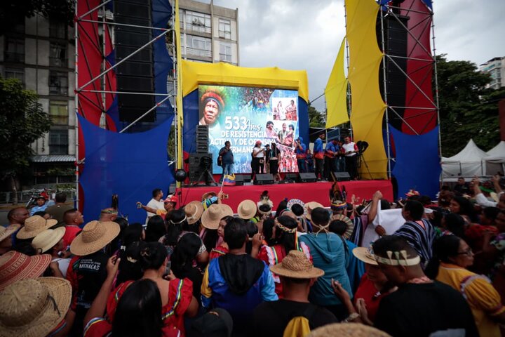 Informe fotográfico | Marcha multitudinaria en Caracas: Venezuela rinde homenaje a la resistencia indígena