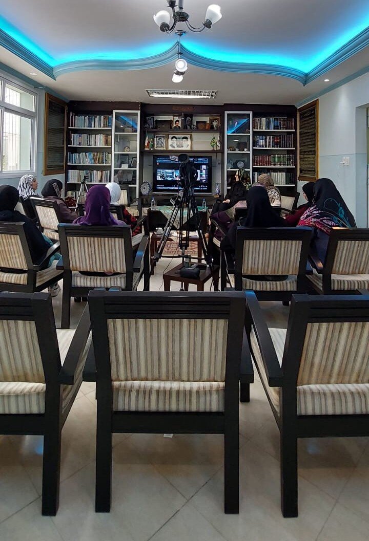 "Meninas do Irã e do Mundo – Série “Conjunto de Salas do Conhecimento