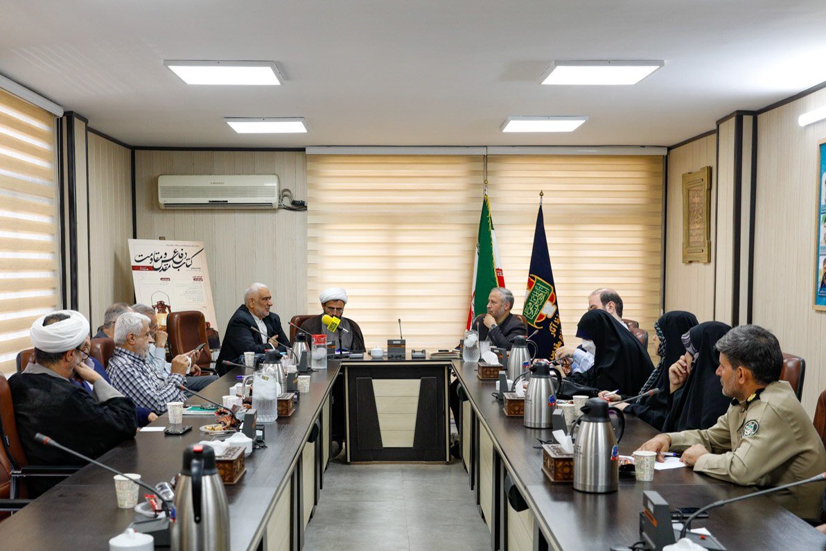 جایزه کتاب سال دفاع مقدس باید هم‌تراز جایزه جلال آل‌احمد شود