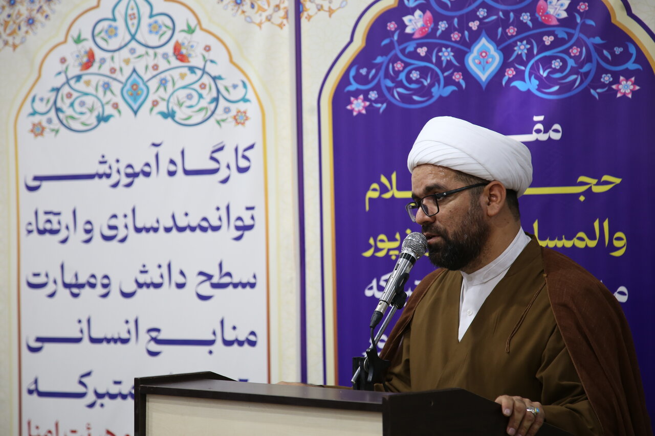 برگزاری پنجمین دوره توانمندسازی خدام بقاع متبرکه فارس با حضور ۱۵۰۰ نفر