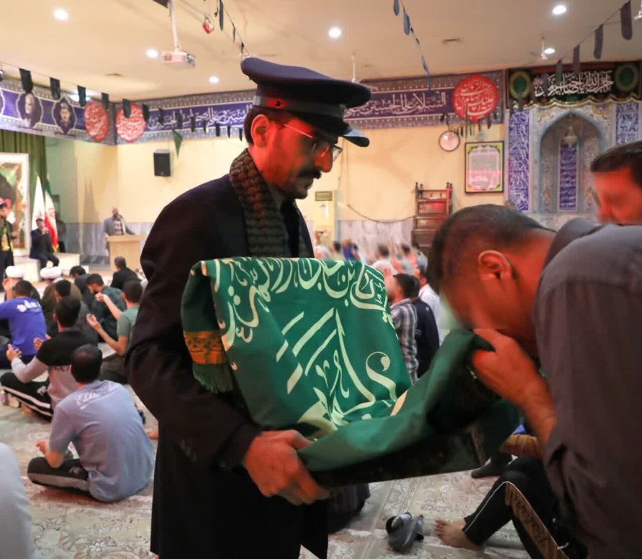 آزادی ۹ نفر از زندانیان قمی به برکت نام حضرت موسی مبرقع(ع)