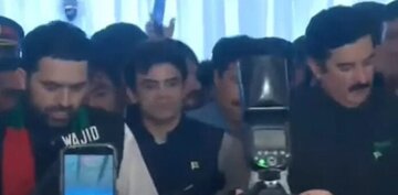 سہیل آفریدی نے وزیراعلیٰ خیبرپختونخوا کے عہدے کا حلف اٹھالیا