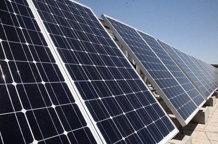 نصب صفحه‌ی خورشیدی در ۲۸ مدرسه‌ی دایکندی از استان‌های شیعی افغانستان آغاز شد