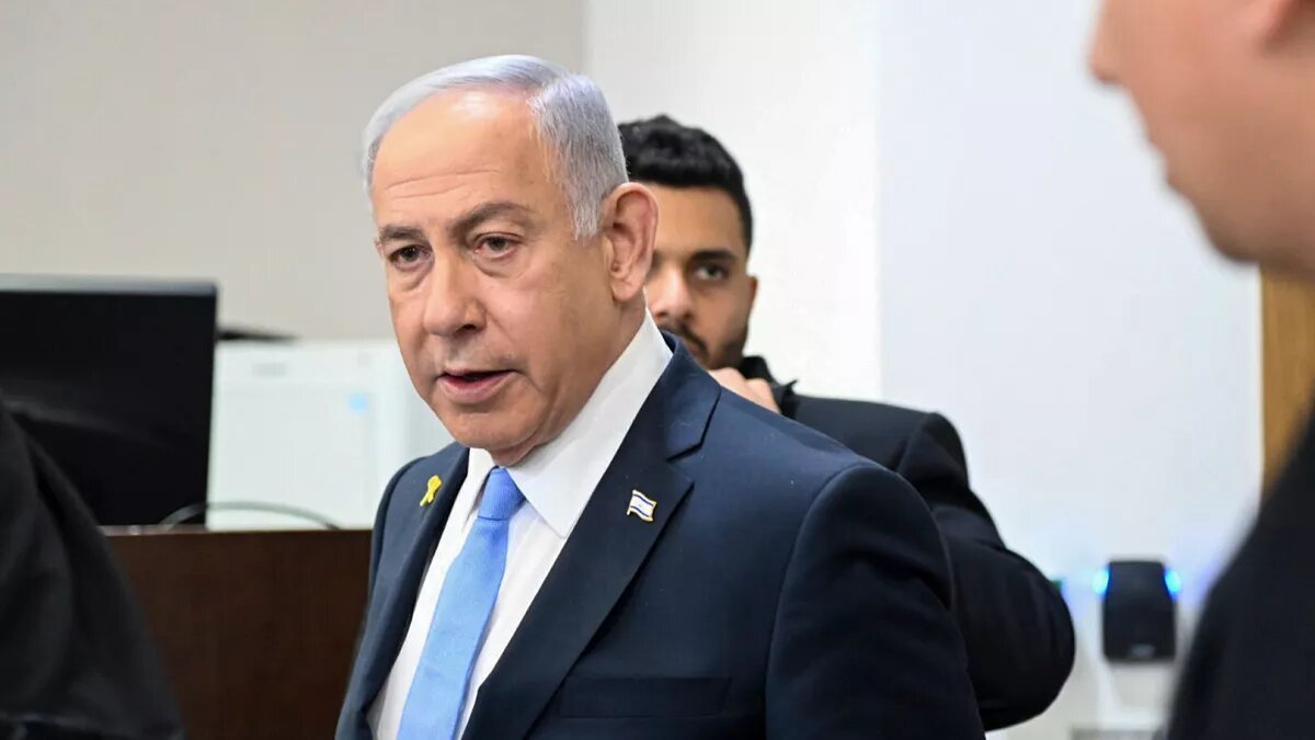 Netanyahu appears in court as corruption trial resumes