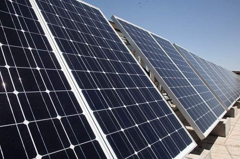 نصب صفحه‌ی خورشیدی در ۲۸ مدرسه‌ی دایکندی از استان‌های شیعی افغانستان آغاز شد