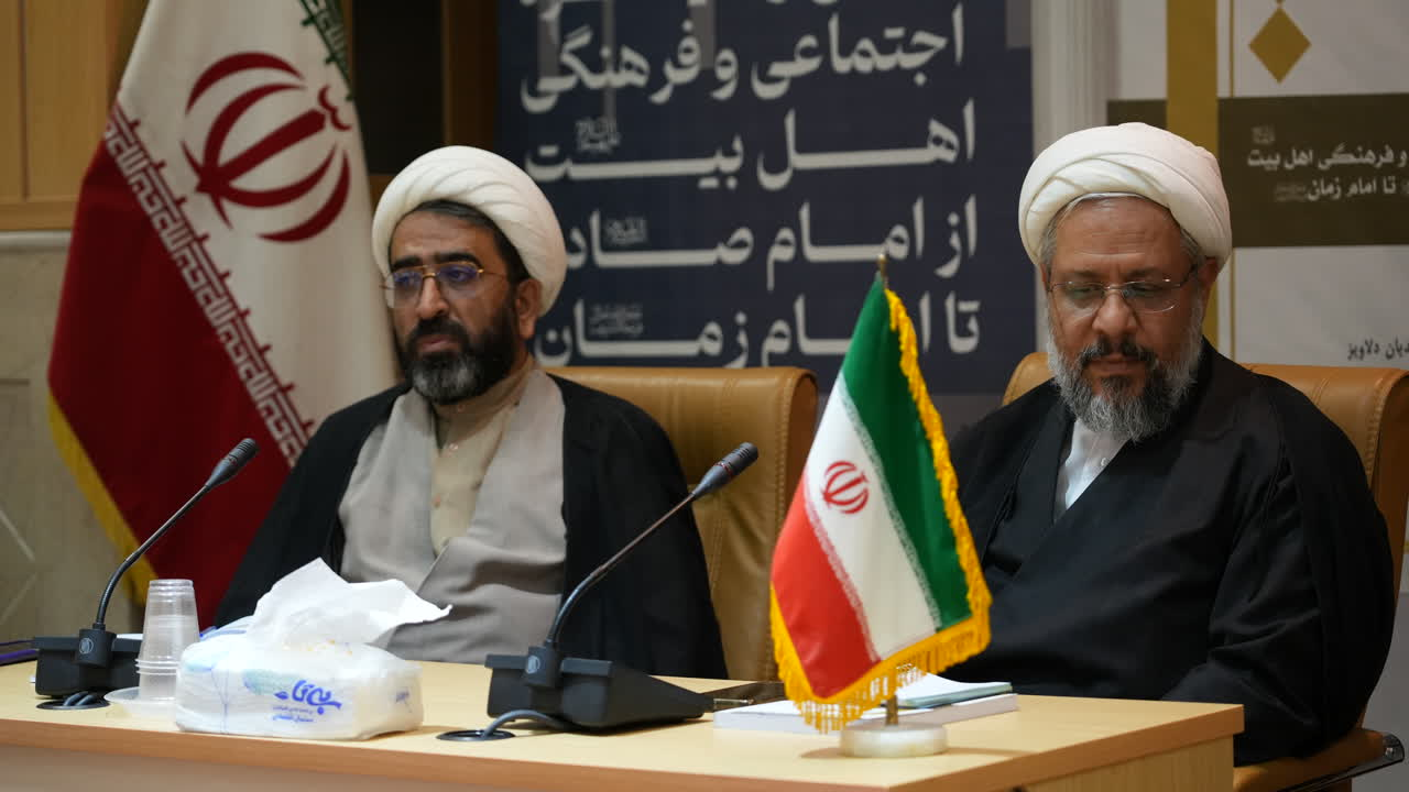 کتاب تاریخ و سیره اجتماعی و فرهنگی اهل‌بیت(ع) رونمایی شد