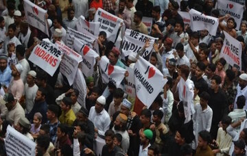 পোস্টারে, টিশার্টে এবং ফেসবুকে ‘আই লাভ মোহাম্মদ’, প্রচারে ভারতে ২০০ জনেরও বেশি মুসলিম গ্রেপ্তার।