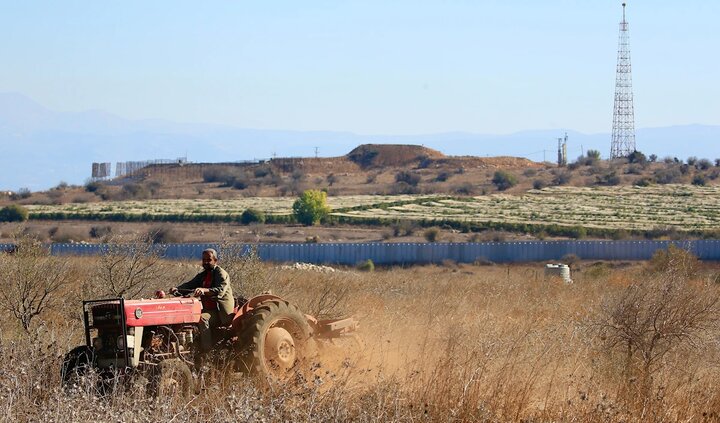 بازگشت کشاورزان عیتِرون لبنان به مزارع پس از جنگ؛ لمس خاک با شادی و حسرت