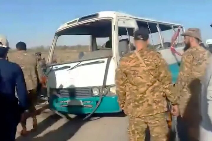 ۱۳ کشته و زخمی در انفجار اتوبوس وزارت دفاع حکومت جولانی در شرق سوریه