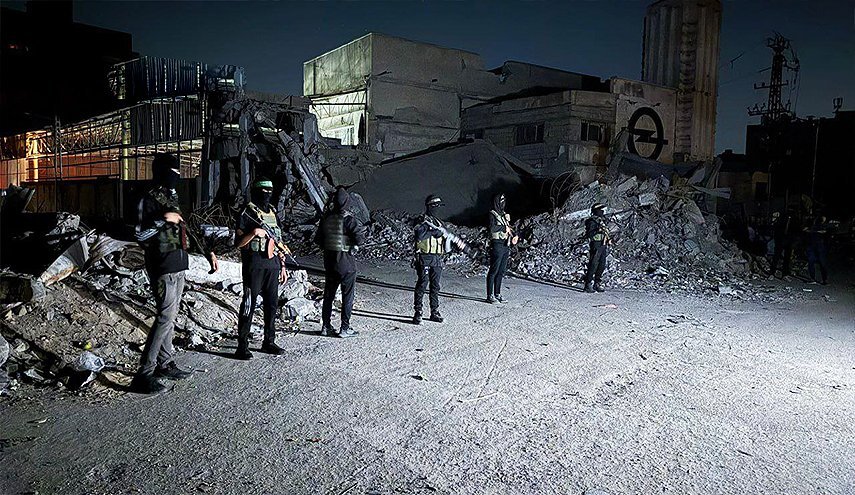 كتائب القسام تسلم جثتين للكيان الصهيوني للصليب الأحمر في غزة