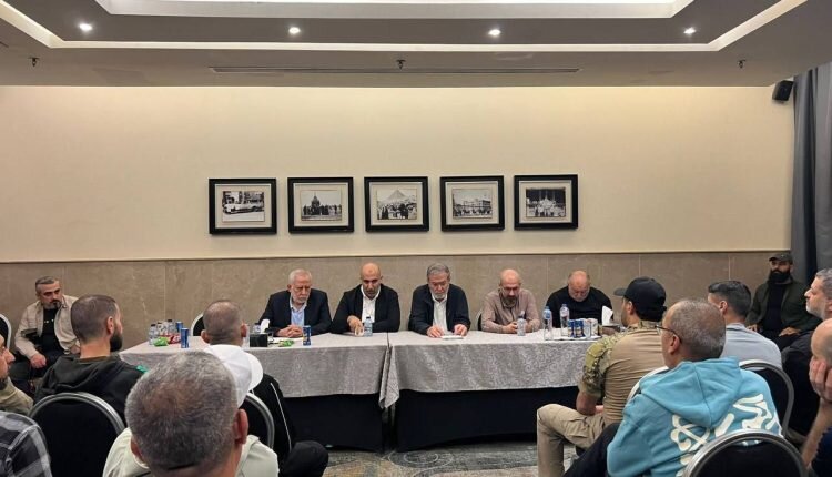 Secretary-General of Islamic Jihad Movement receives liberated prisoners deported to Cairo