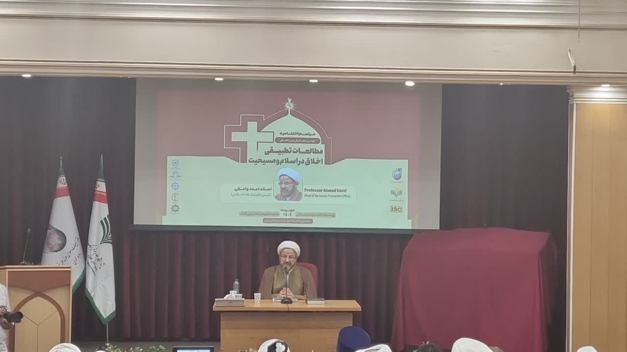 Waizî:"Tu zulmê mezin a mezintir ji ber ku em ji rêya dînî û rêya Xwedê ji aliyê mirovan ve diguhêzin,tune ye" Waizî:"Tu zulmê mezin a mezintir ji ber ku em ji rêya dînî û rêya Xwedê ji aliyê mirovan ve diguhêzin,tune ye"