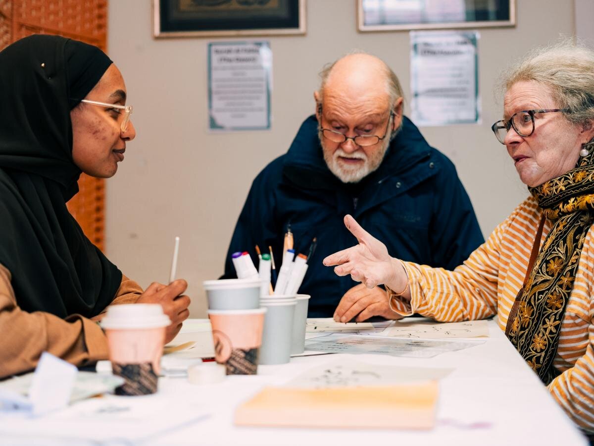 بازدید بیش از ۳۰۰ نفر از مسجد مرکزی تاونتون انگلیس به مناسبت ایام درهای باز مساجد + تصاویر