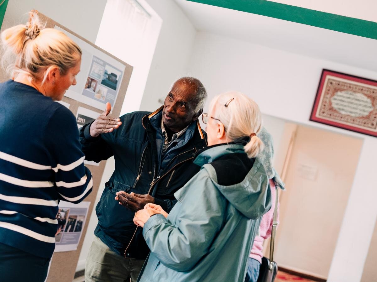 بازدید بیش از ۳۰۰ نفر از مسجد مرکزی تاونتون انگلیس به مناسبت ایام درهای باز مساجد + تصاویر