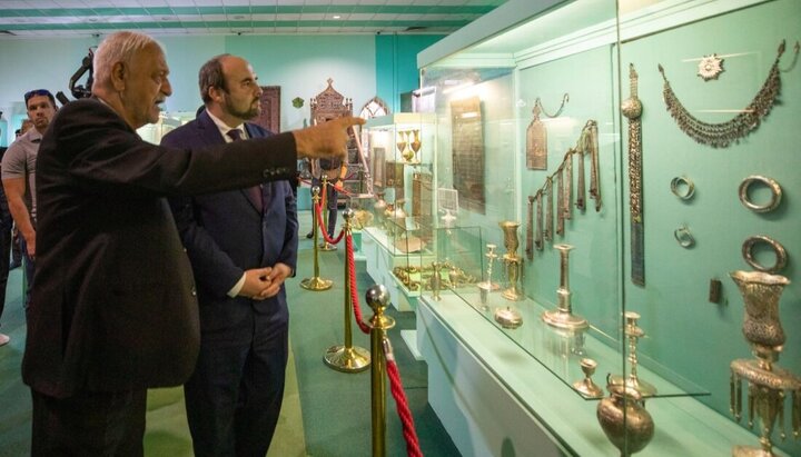 تقرير مصور/ العتبة الحسينية المقدسة تستقبل السفير التشيكي لدى العراق