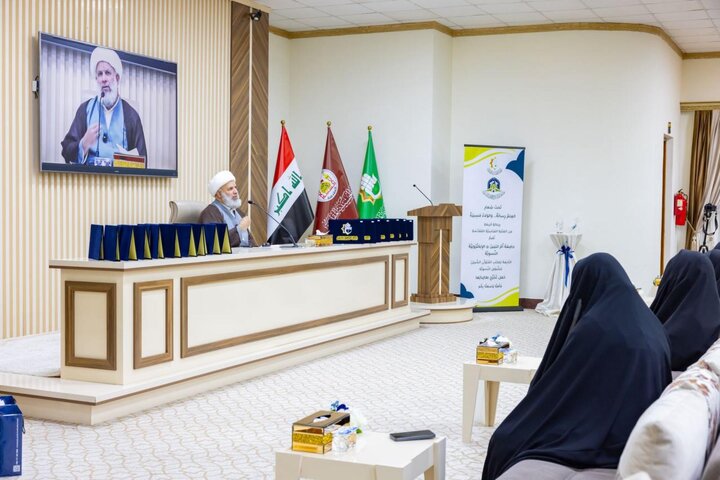تقرير مصور/ إقامة محاضرة عن دور العلم وأهمية التبليغ في حفل تخرج طالبات جامعة أم البنين (ع) بكربلاء
