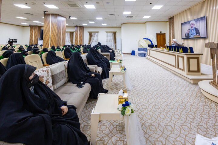 تقرير مصور/ إقامة محاضرة عن دور العلم وأهمية التبليغ في حفل تخرج طالبات جامعة أم البنين (ع) بكربلاء