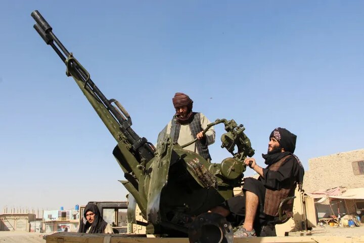 درگیری و تبادل آتش میان پاکستان و افغانستان هم‌زمان با تمدید آتش‌بس