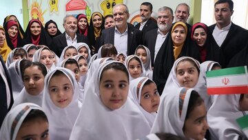 Serokomarê Îranê destmiza xwe da xêrxwazên avakerê dibistanan