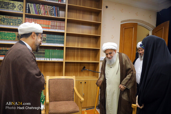 نویسنده، ناشر، مترجمان و گوینده نسخه صوتی کتاب «کربلا علیه‌السلام» پنجشنبه ۲۴ مهر با آیت‌الله کریمی جهرمی دیدار و گفت‌وگو کردند.