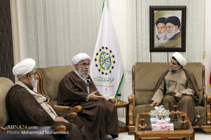 تقرير مصور/ عضو هيئة التدريس بجامعة المصطفى العالمية (ص) يلتقي الأمين العام للمجمع العالمي لأهل البيت(ع)