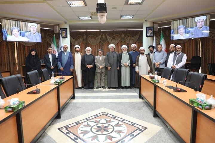 تقرير مصور/ مشاركة تجمع العلماء المسلمين في ندوة جامعة الأديان والمذاهب في إیران