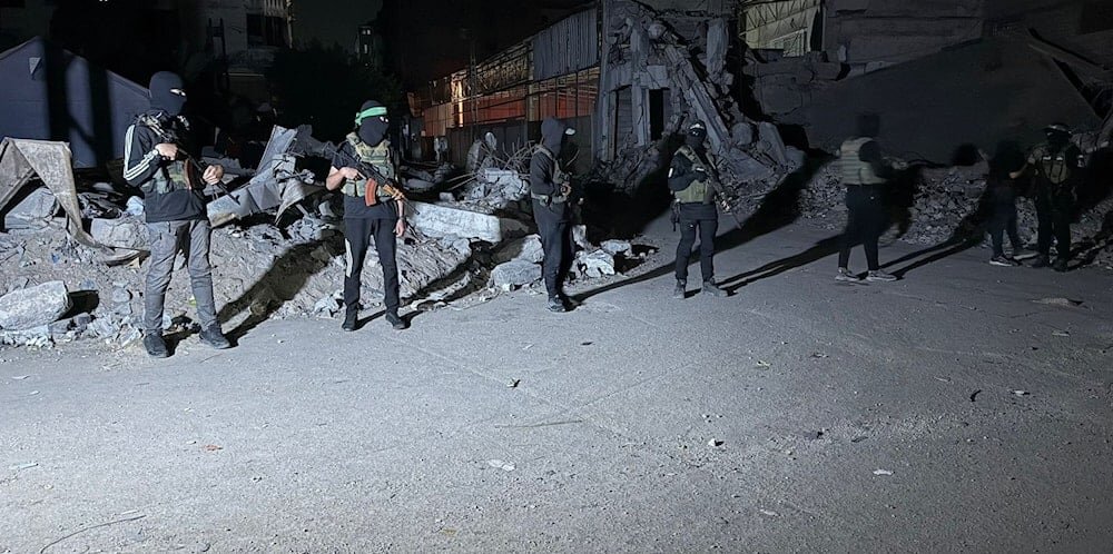 تحویل پیکر یک اسیر اسرائیلی دیگر به صلیب سرخ توسط نیروهای عزالدین قسام