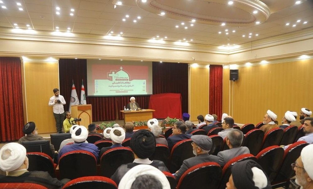 باحث إیراني في الدراسات الدينية: يجب نقل الأخلاق من مجال الوعظ إلى ساحة الحياة اليومية