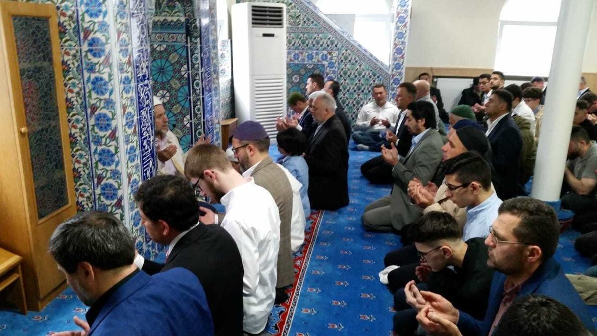 ظرفیت محدود مساجد آلمان برای حضور نمازگزاران/ اقامه ۲ نوبت نمازجمعه به‌دلیل کمبود جا