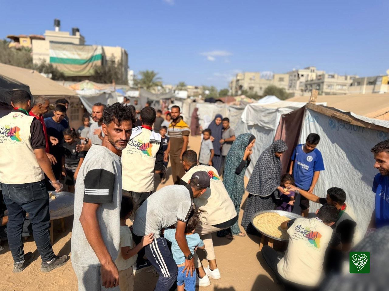 توزيع "حلوى النصر" في غزة