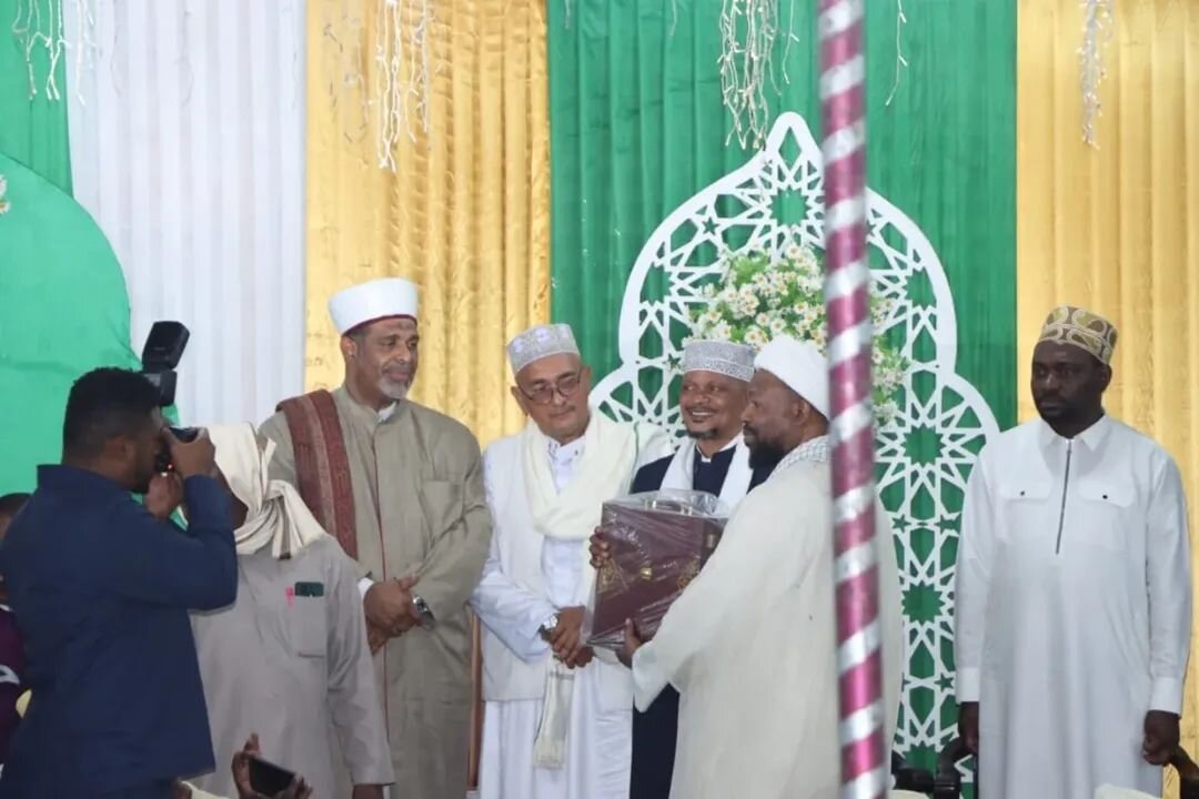 Sheikh Mkuu wa Shia Tanzania, Maulana Sheikh Hemed Jalala, Atunukiwa Tuzo ya Amani na Heshima 2025 Katika Maulid Adhim ya Kitaifa Temeke Mwisho +Picha