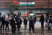 Informe fotográfico |  Manifestantes en apoyo a Palestina y Venezuela protagonizan un ataque contra la Embajada de Estados Unidos en Bogotá