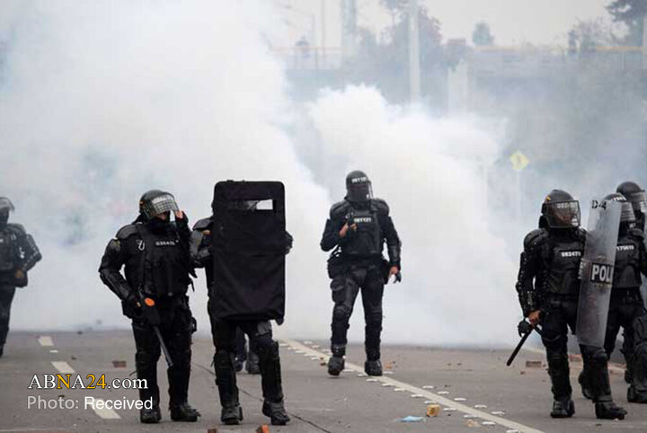 Fotografía informativa | Manifestantes en apoyo a Palestina y Venezuela protagonizan un ataque contra la Embajada de Estados Unidos en Bogotá, capital de Colombia