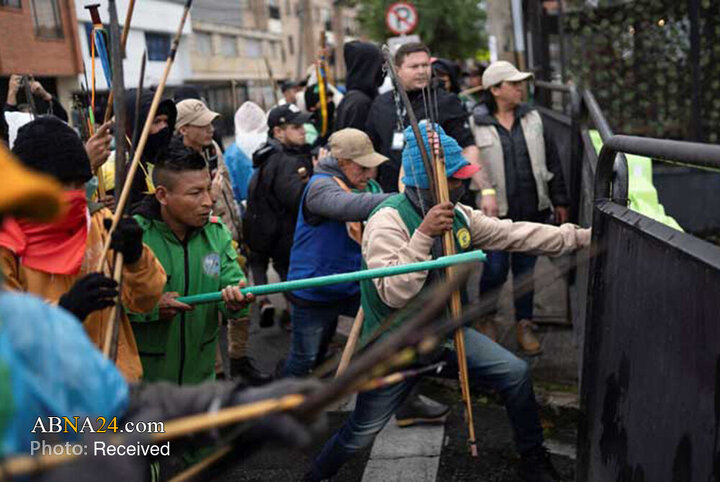 Fotografía informativa | Manifestantes en apoyo a Palestina y Venezuela protagonizan un ataque contra la Embajada de Estados Unidos en Bogotá, capital de Colombia