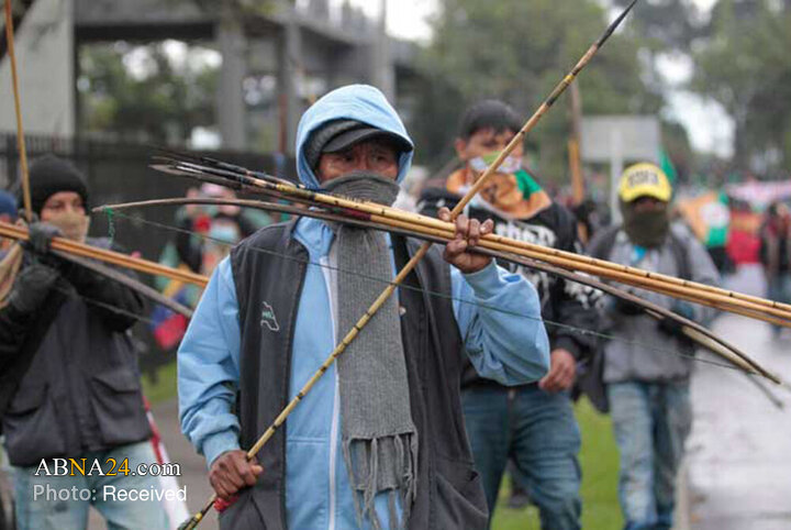 Fotografía informativa | Manifestantes en apoyo a Palestina y Venezuela protagonizan un ataque contra la Embajada de Estados Unidos en Bogotá, capital de Colombia