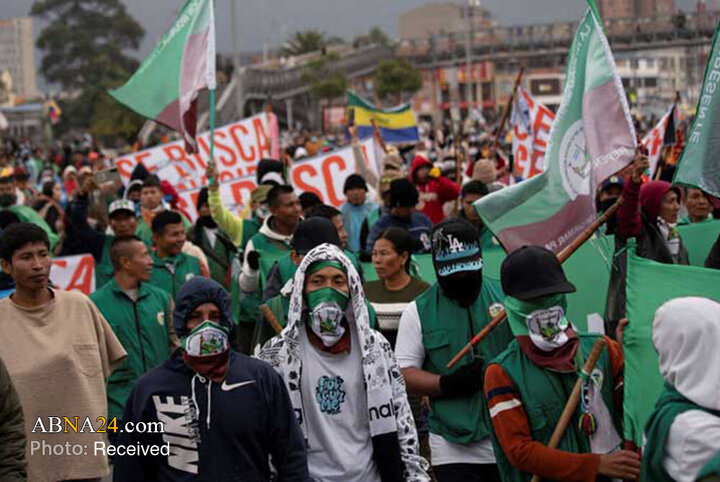 Fotografía informativa | Manifestantes en apoyo a Palestina y Venezuela protagonizan un ataque contra la Embajada de Estados Unidos en Bogotá, capital de Colombia