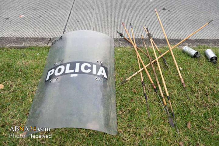 Fotografía informativa | Manifestantes en apoyo a Palestina y Venezuela protagonizan un ataque contra la Embajada de Estados Unidos en Bogotá, capital de Colombia