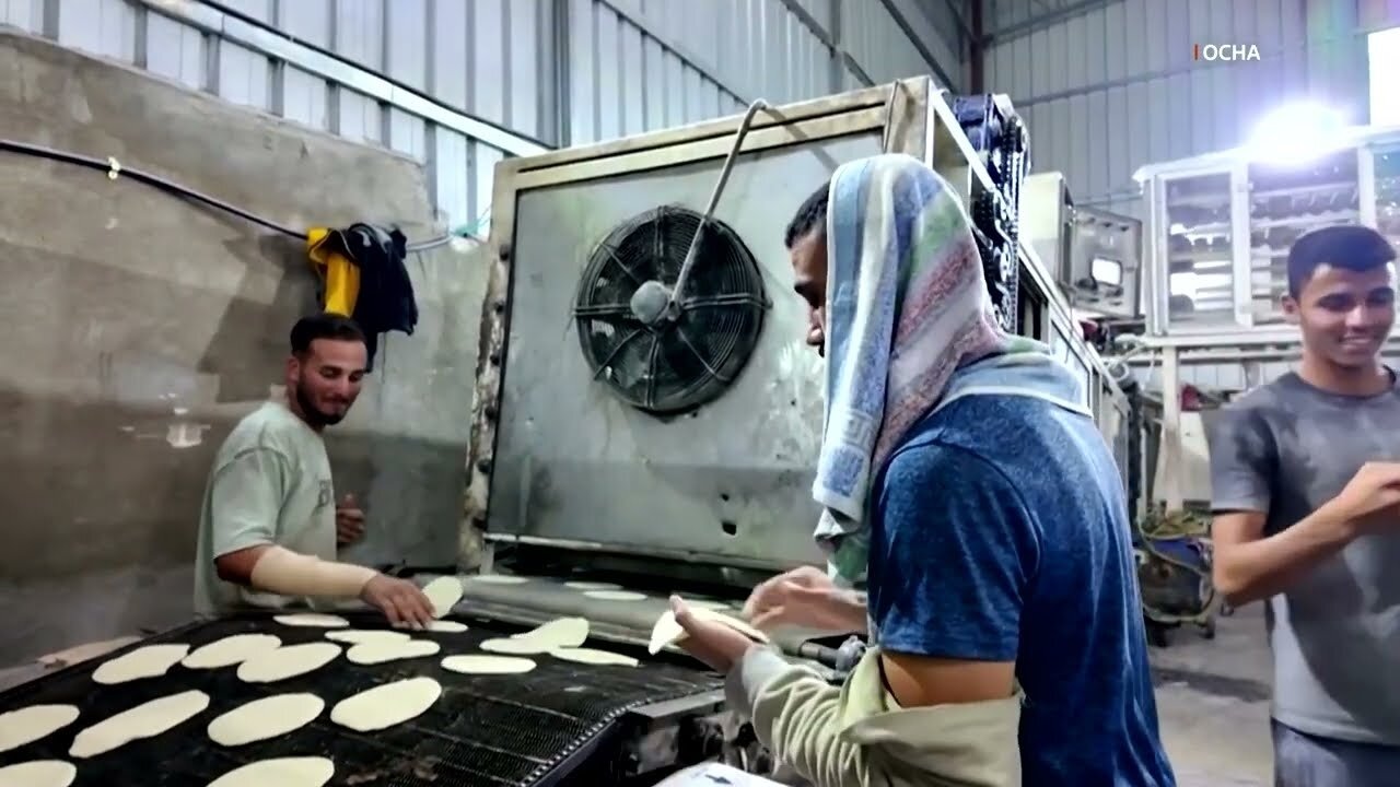 ویدیو | بوی نان تازه در دل ویرانی‌های غزه